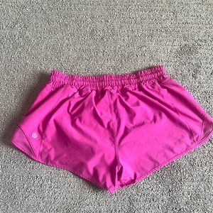 lululemon sonic pink low rise hotty hot shorts 2.5 length